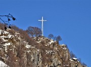 38 Zoom verso la croce del Monte Zucco